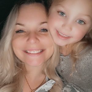 Meet your Posher, Caitlin